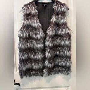I.N. Studio Faux Fur Vest Size 1X Elegant Chic Winter Holiday Parties Stunning